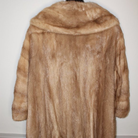 Beautiful Vintage Fur Coat - Picture 2 of 10
